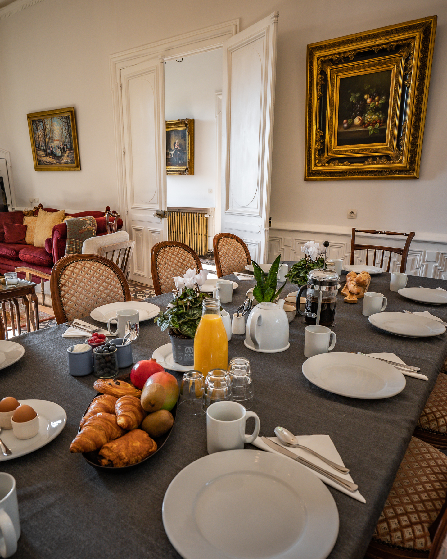 Breakfast table-chateau-de-la-vigne1