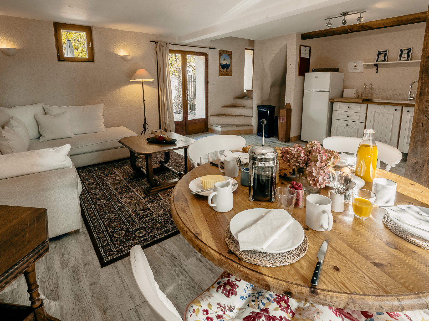 Farm cottage dining-chateau-de-la-vigne