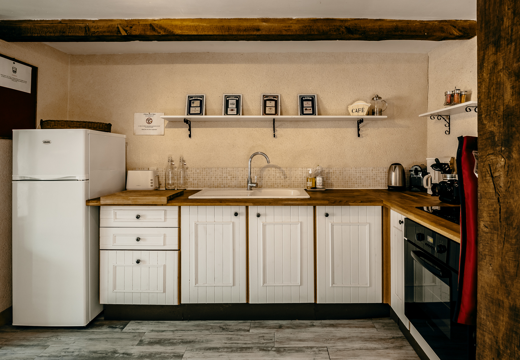 Farm cottage kitchen-chateau-de-la-vigne