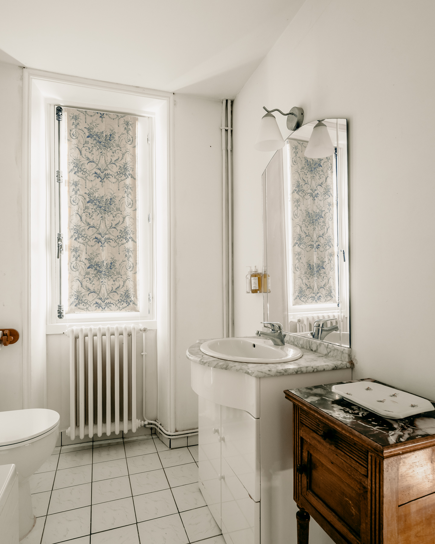 Ensuite Bathroom family suite-chateau-de-la-vigne 1
