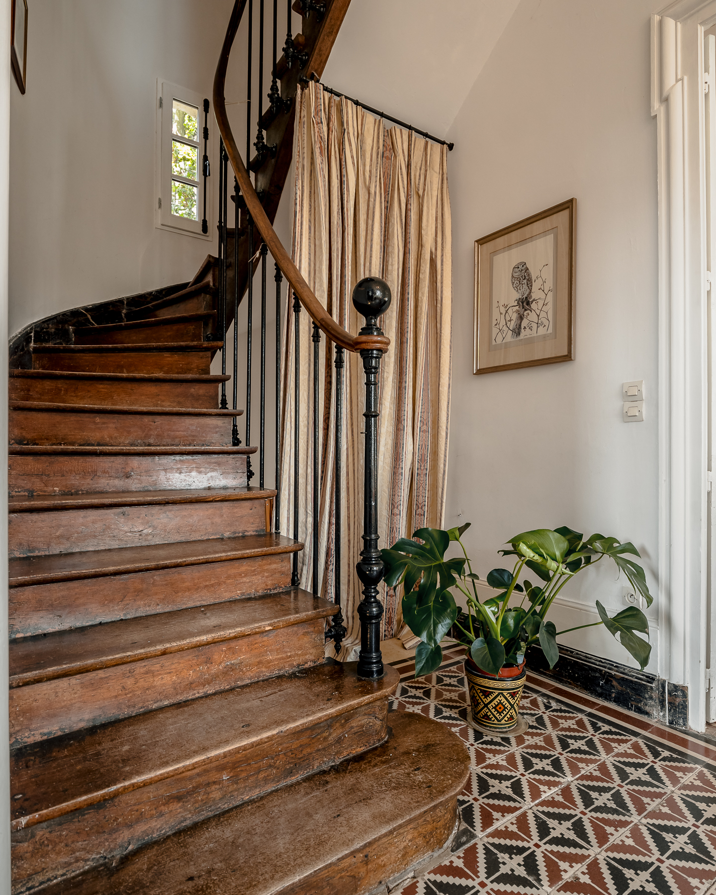 Chateau staircase-chateau-de-la-vigne 1
