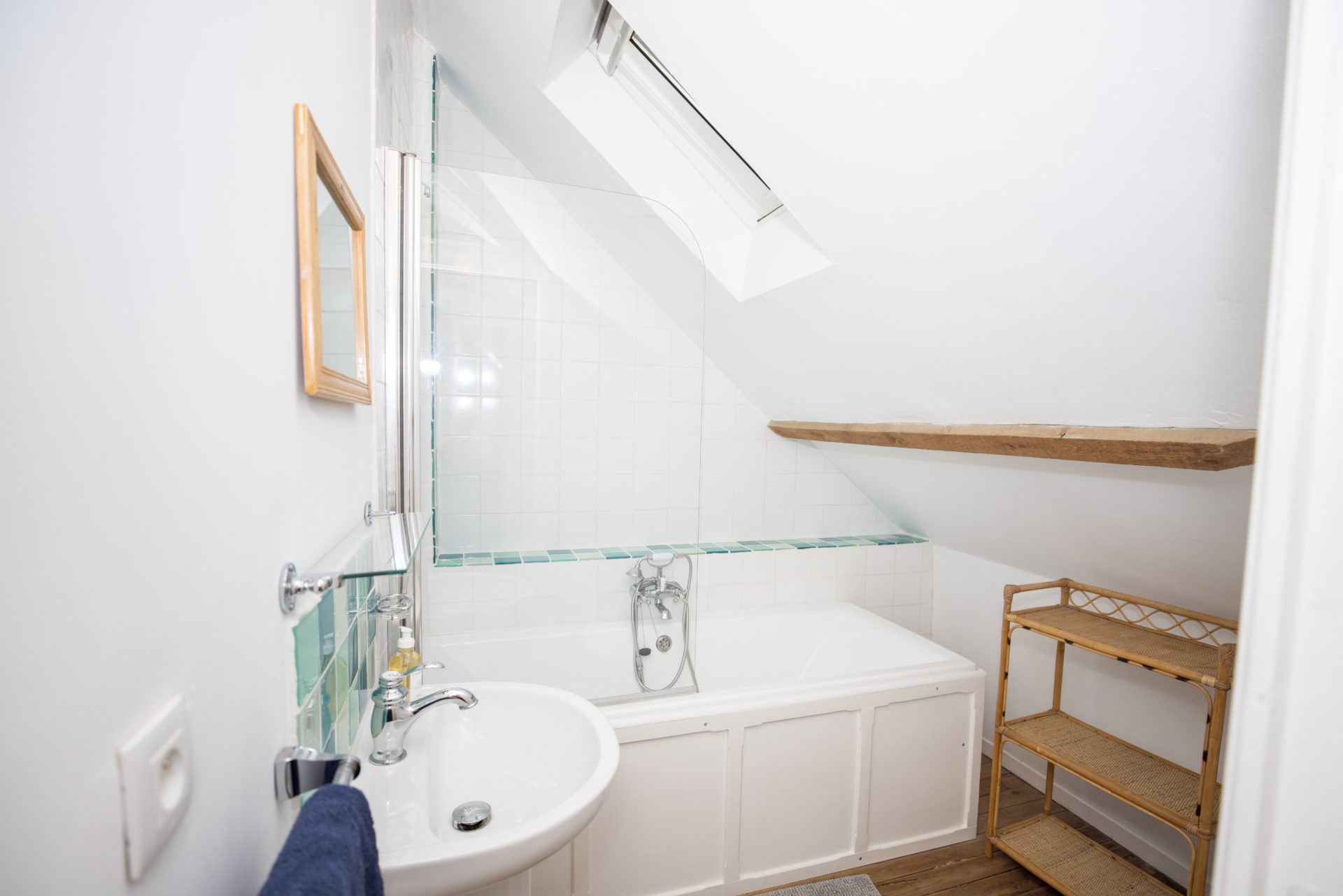 Studio Bathroom at Chateau de la Vigne