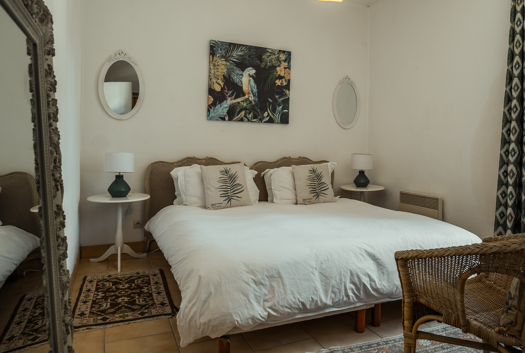 Downstairs bedroom with disabled access at Chateau de la vigne