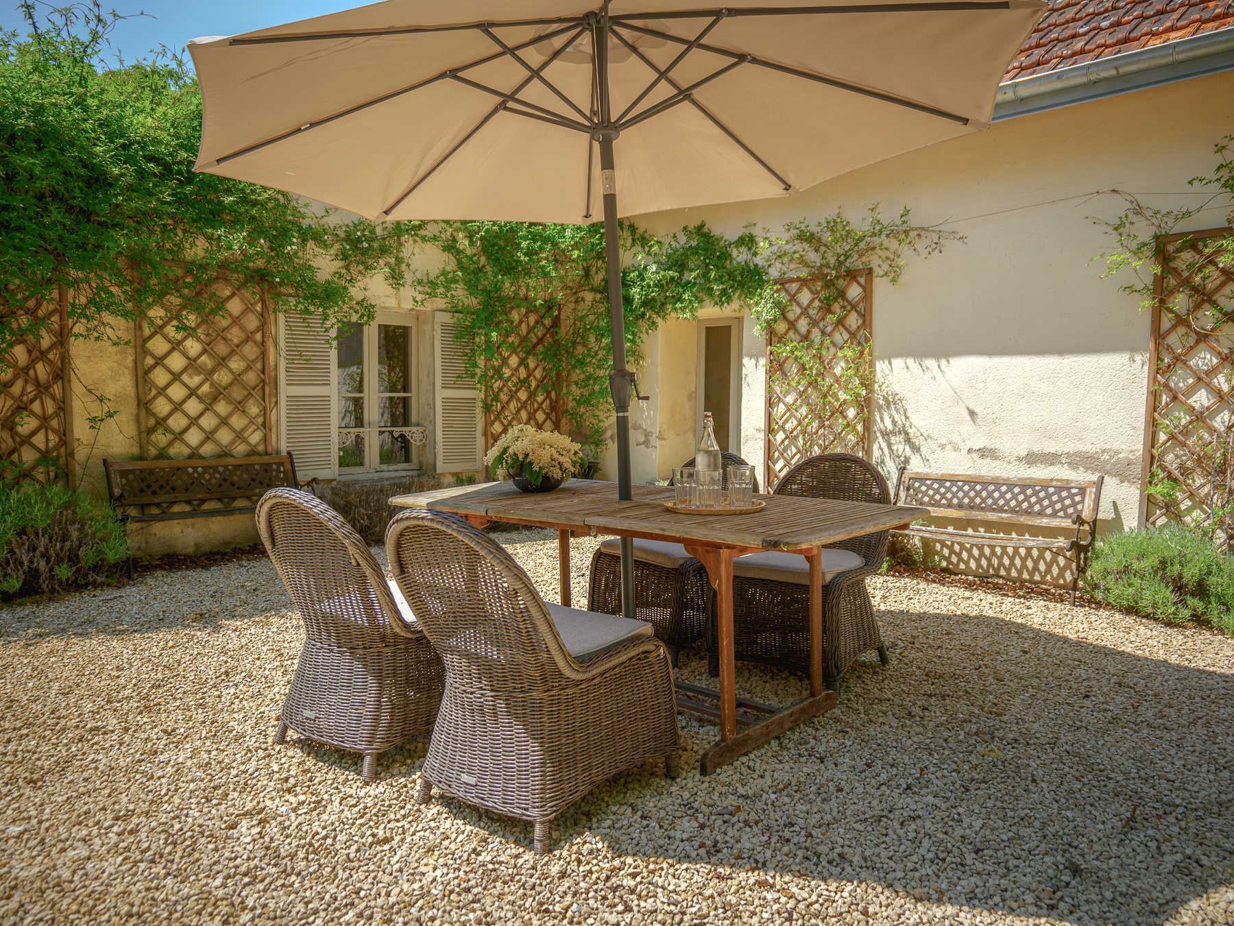 Farm Cottage outdoor seating at chateau de la vigne