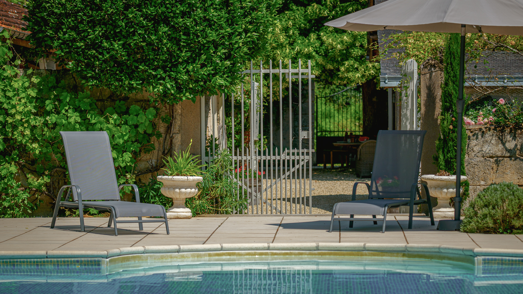 Elegant swimming pool at chateau de la vigne